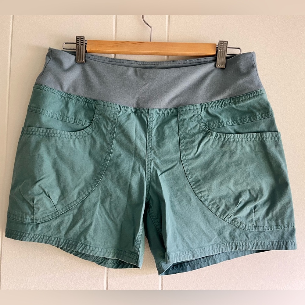 Women’s prAna Kanab shorts, size medium teal